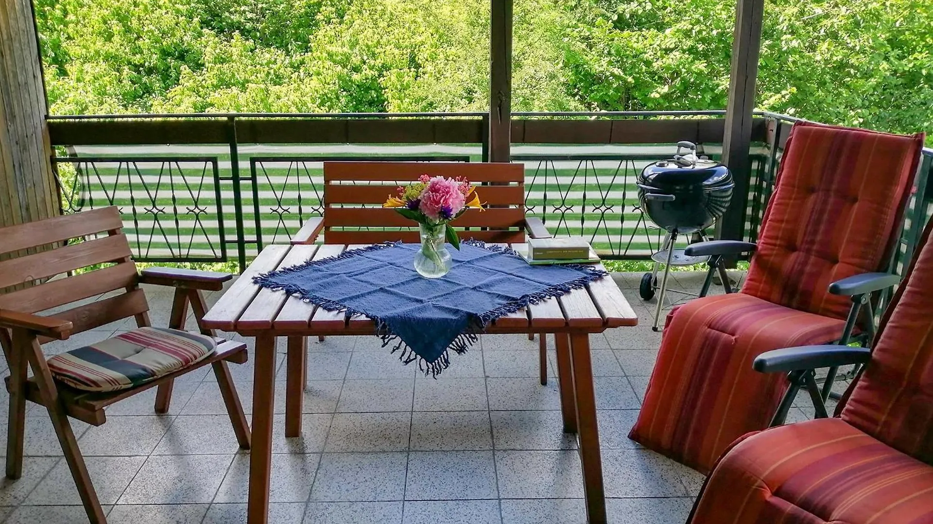 Apartment Ferienwohnung Rhoennest Mit Grosser Ueberdachter Terrasse Schonau an der Brend